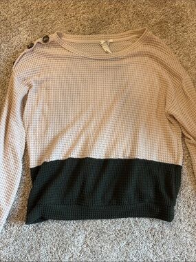 Blu Pepper Two-Tone Waffle Knit Pullover in Cream and Black